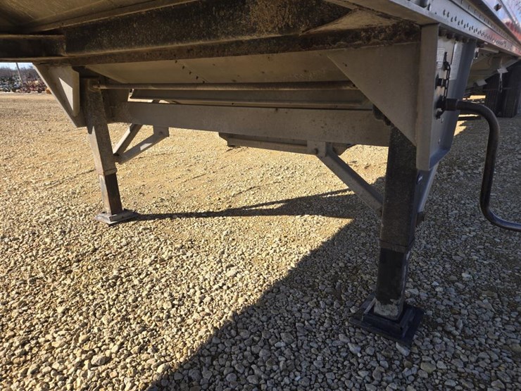 2016-wilson-grain-trailer-image-9