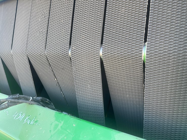 2021-john-deere-560m-image-2