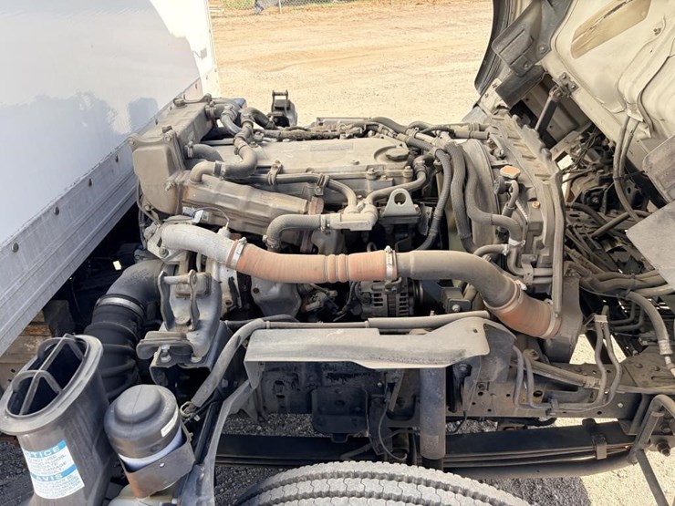 2015-isuzu-nrr-image-13