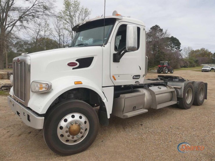 2017-peterbilt-567-image-22