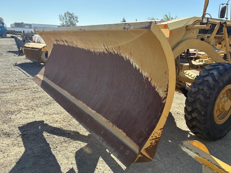 2003-caterpillar-143h-image-4