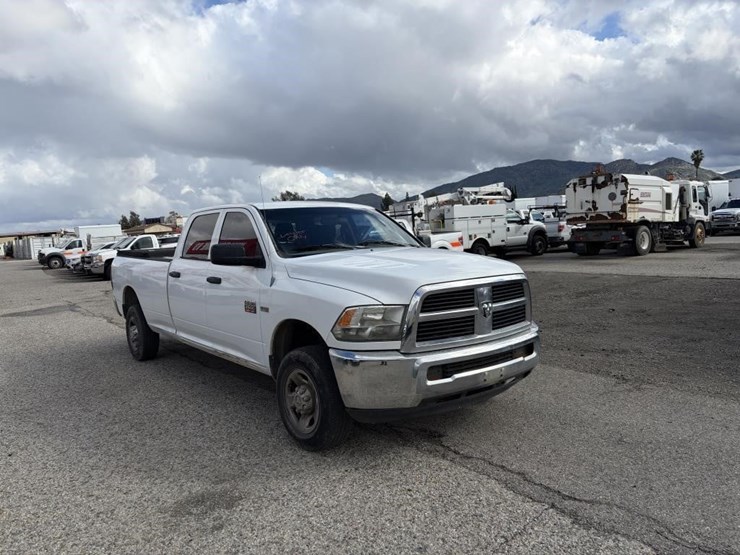 2012-dodge-2500-image-2