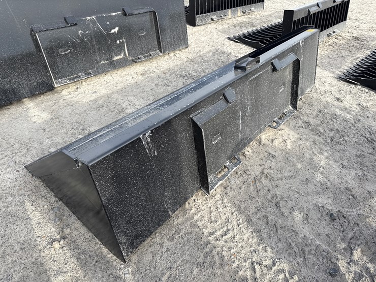 #2092-•-unused-90"-skid-steer-bucket-w/blade-inv#-42345-image-1