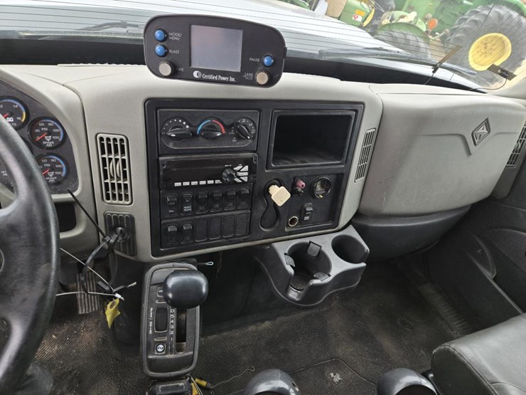 2014-international-7400-image-23