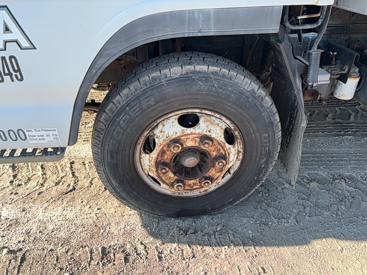 1999-isuzu-npr-image-15