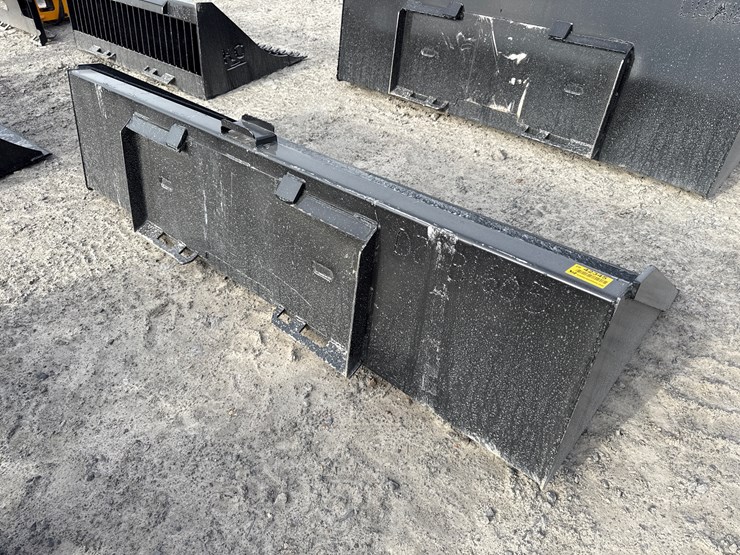 #2092-•-unused-90"-skid-steer-bucket-w/blade-inv#-42345-image-2