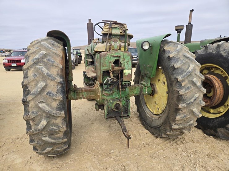 john-deere-3010-image-13
