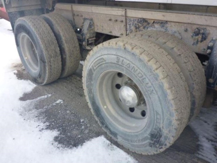 2015-peterbilt-367-image-56