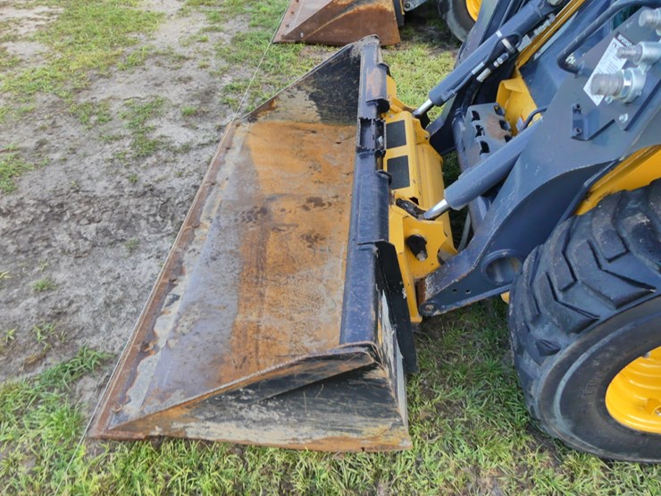 2024-deere-320g-image-10