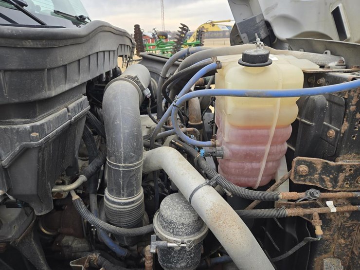 2014-international-7400-image-18