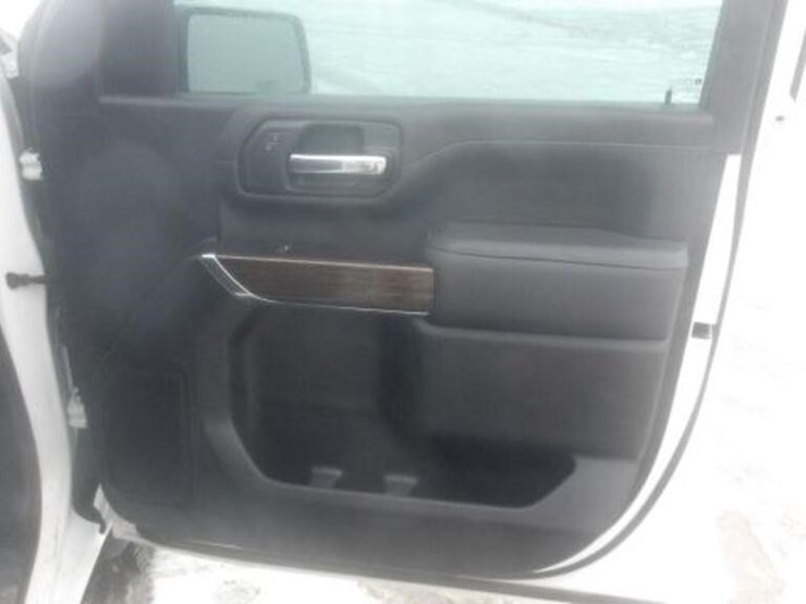 2022-gmc-2500hd-image-37