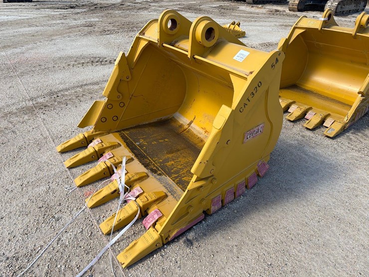 caterpillar-320-image-1