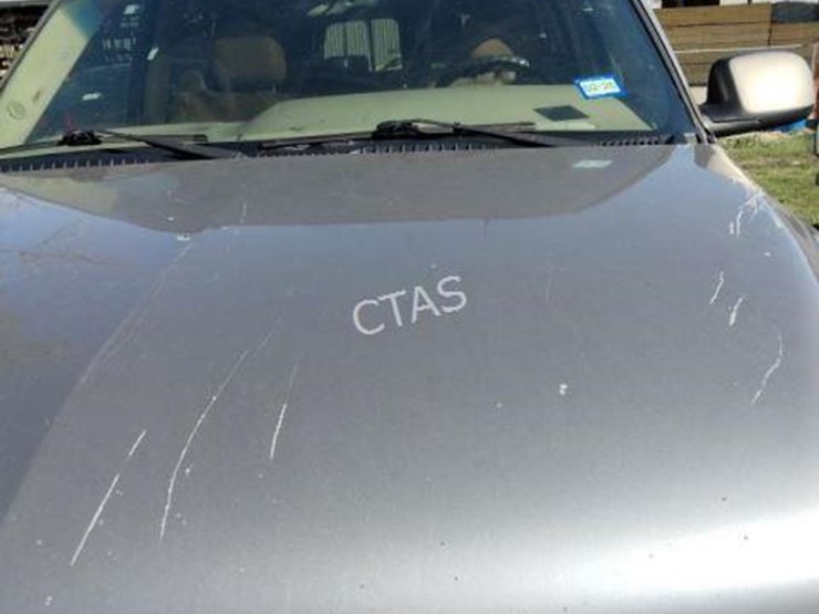 2003-chevrolet-suburban-image-15