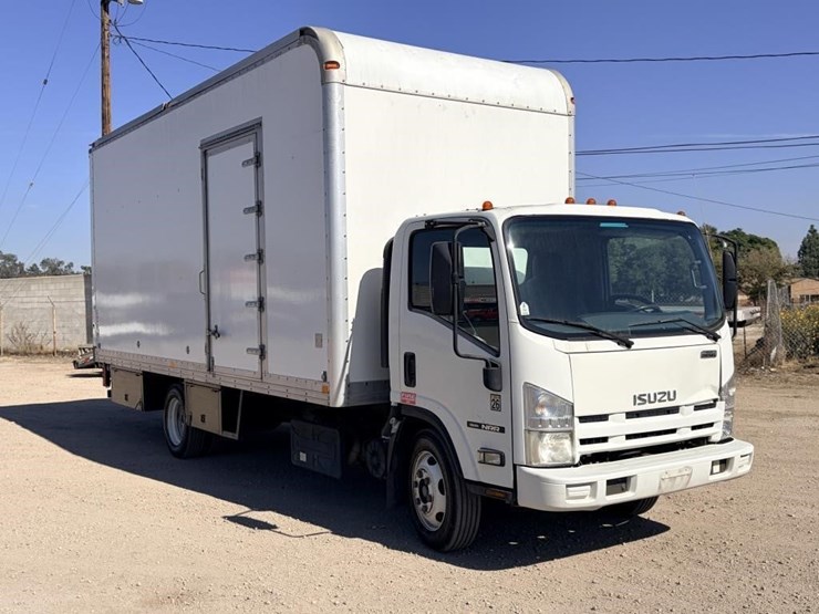 2015-isuzu-nrr-image-2