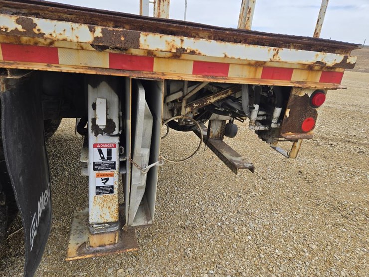 #7926-•-2003-freightliner-fl180-crane-truck-image-18