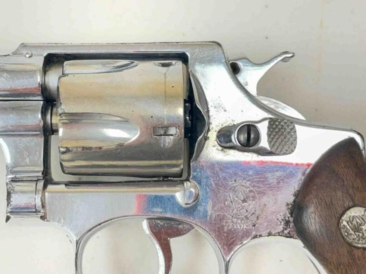 smith-&-wesson-revolver-image-4