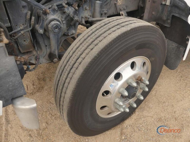 2017-peterbilt-567-image-13