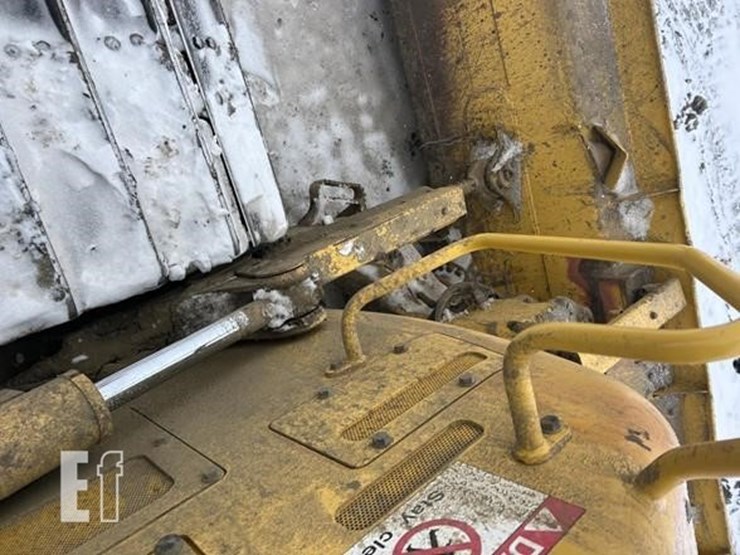 2017-komatsu-d61pxi-image-19