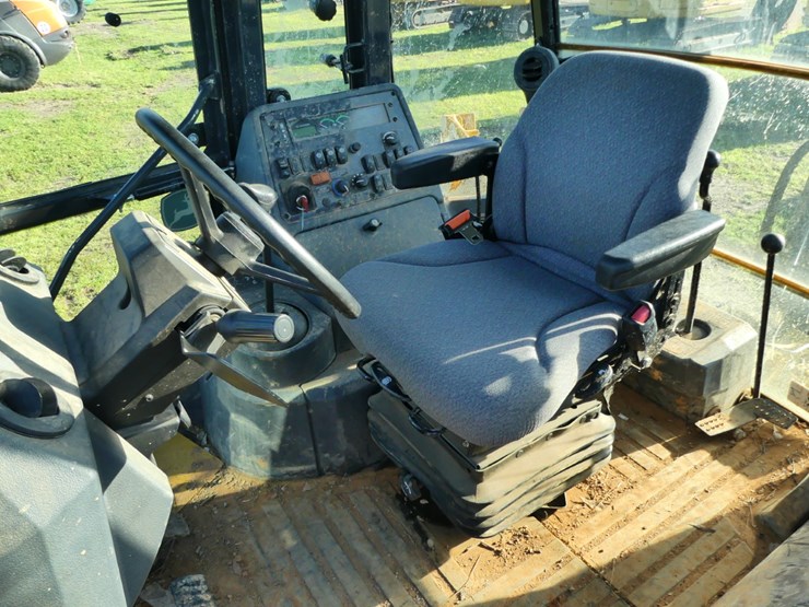 2016-deere-310l-image-16