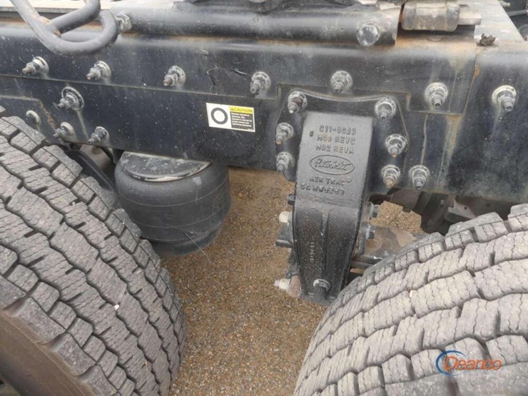 2017-peterbilt-567-image-6