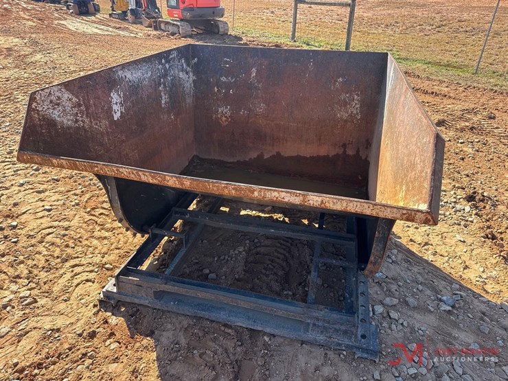 self-dumping-2-cubic-yard-hopper-w/-fork-pockets-image-5