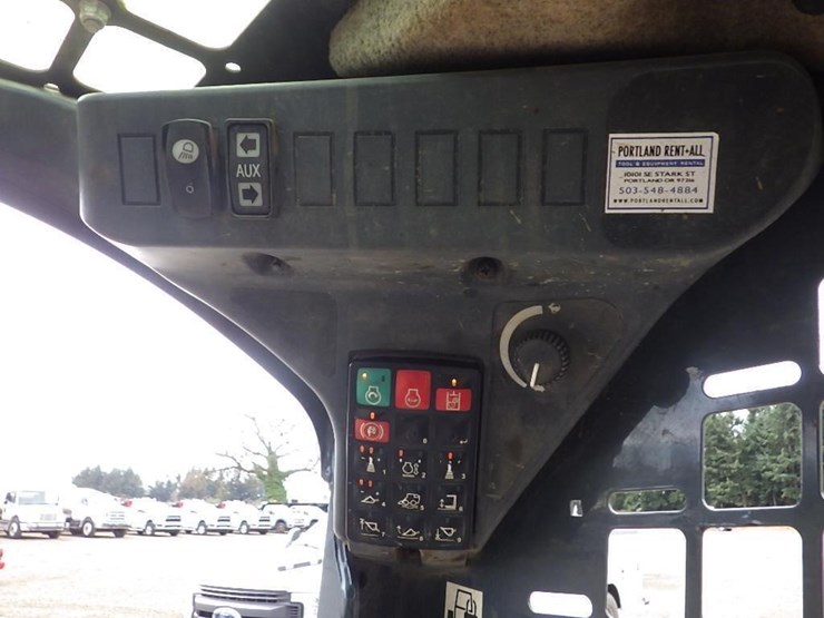 2017-deere-317g-image-24