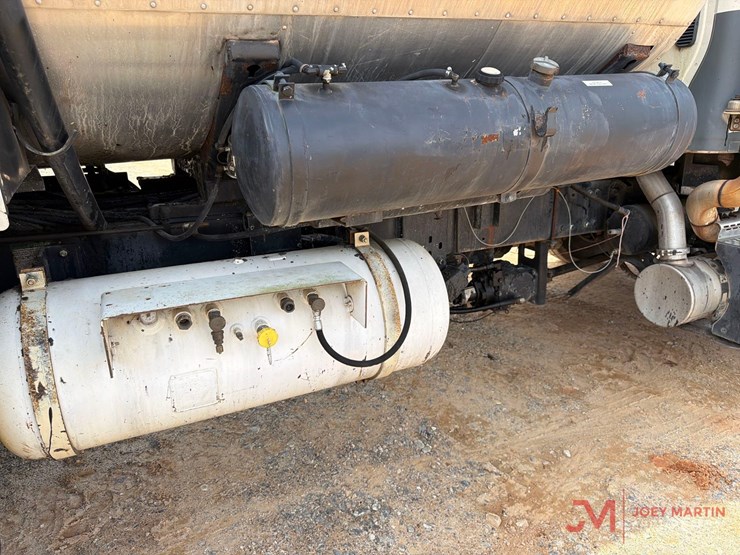 2008-freightliner-tack-truck-image-17