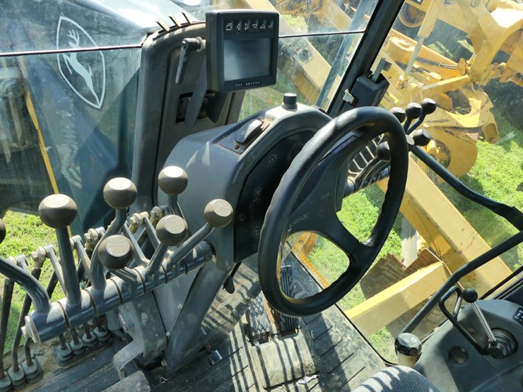 2018-deere-770g-image-18