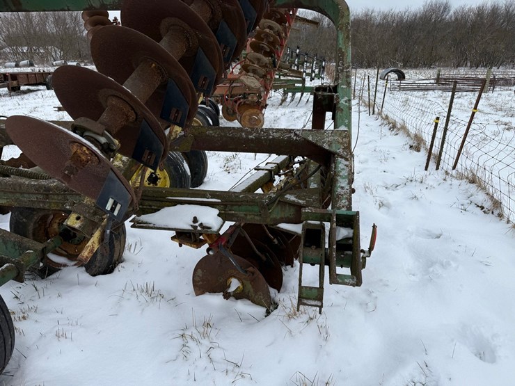 john-deere-220-image-10