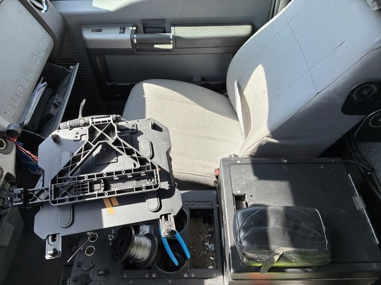 2015-ford-f550-xlt-image-27