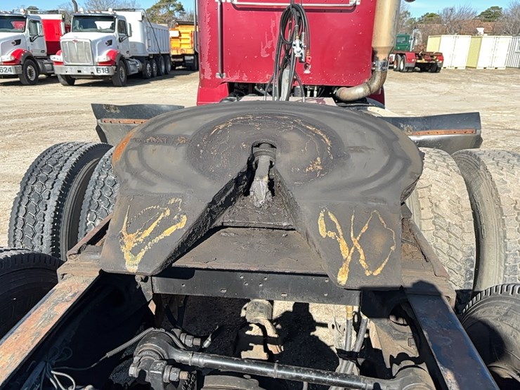 1996-peterbilt-385-image-6