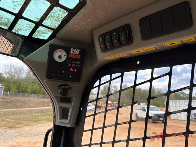 2023-caterpillar-226d3-image-17