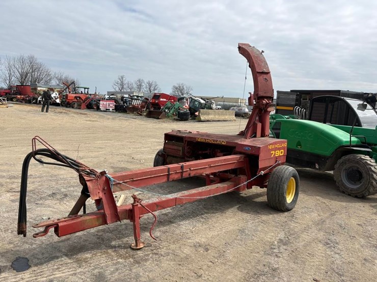 new-holland-790-image-3