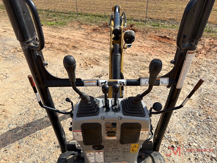 2018-caterpillar-300.9d-image-15