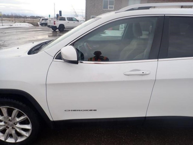 2016-jeep-cherokee-image-79