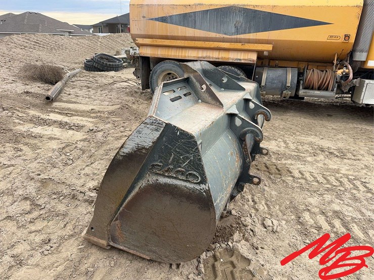 2018-komatsu-wa270-image-35