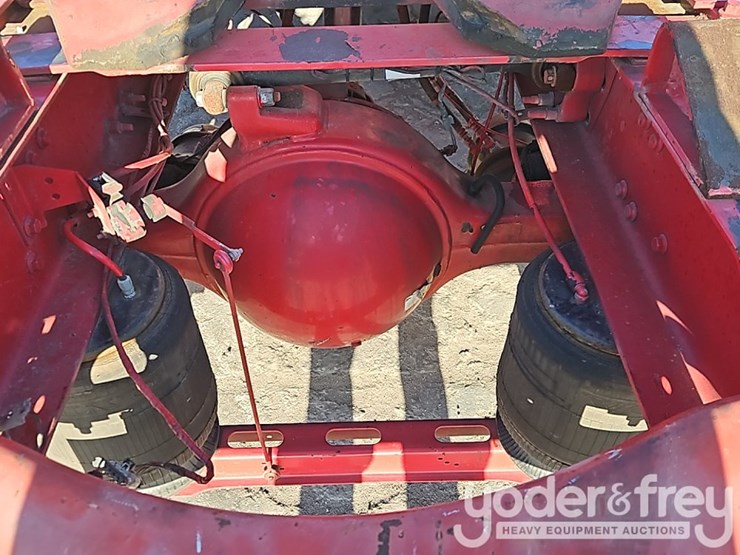 2015-volvo-vnl42t300-image-18