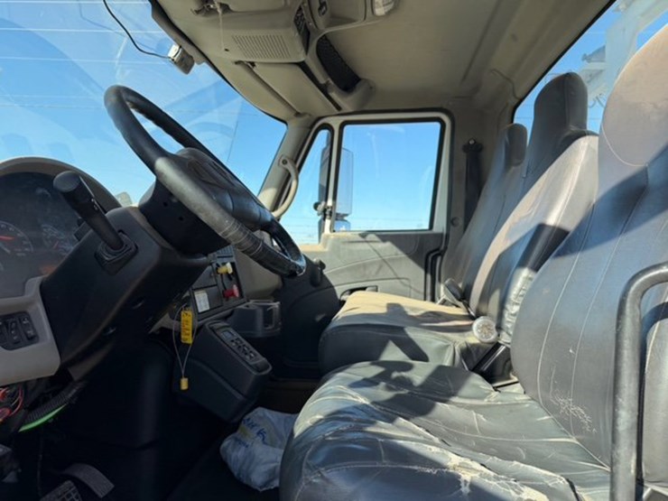 2010-international-workstar-7400-image-12