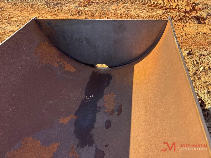 new-26"-x-20'-heavy-duty-cattle-feed-trough-w/-drain-holes-image-4