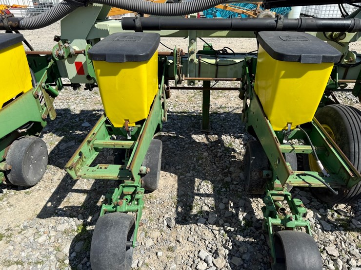 john-deere-12-image-18