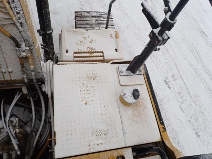 2017-caterpillar-320fl-image-45