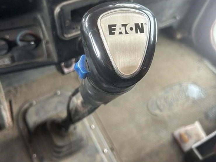 1997-peterbilt-357-image-16