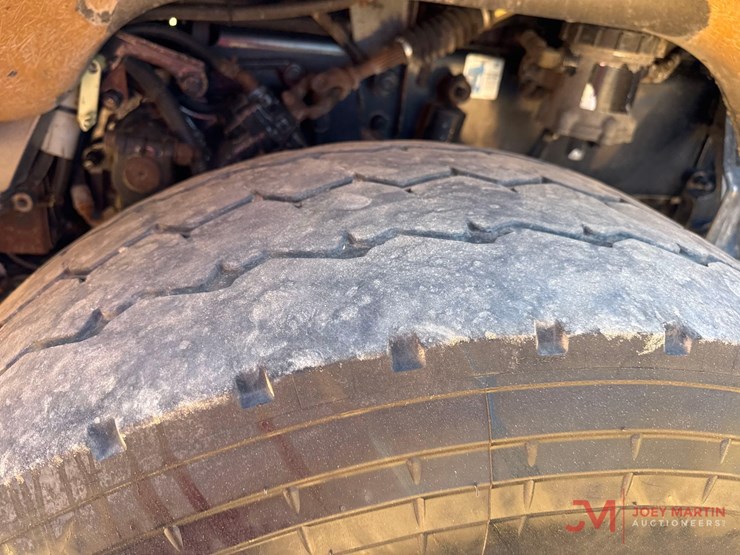 2016-peterbilt-365-image-8