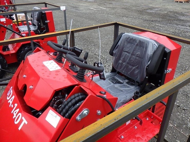 2026-agt-sda-140t-skid-steer-tracked-loader-image-11