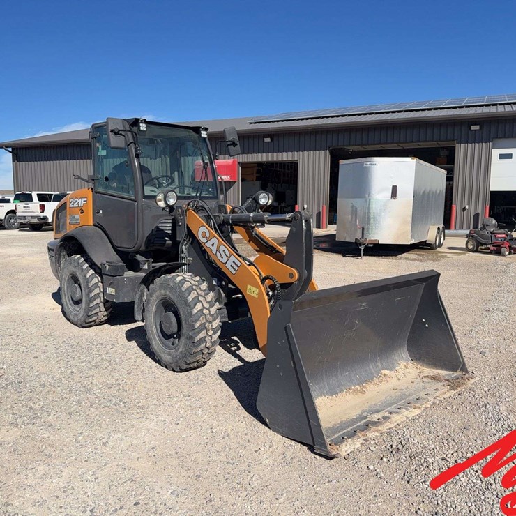 2021 CASE 221F