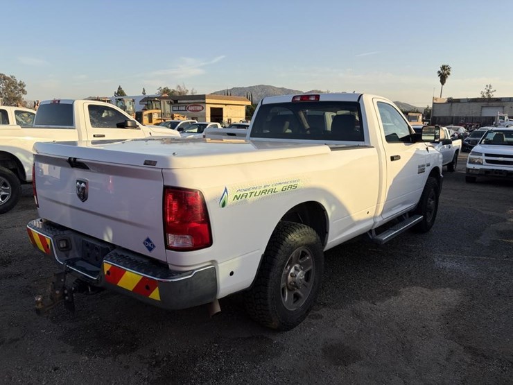 2016-dodge-2500-image-3