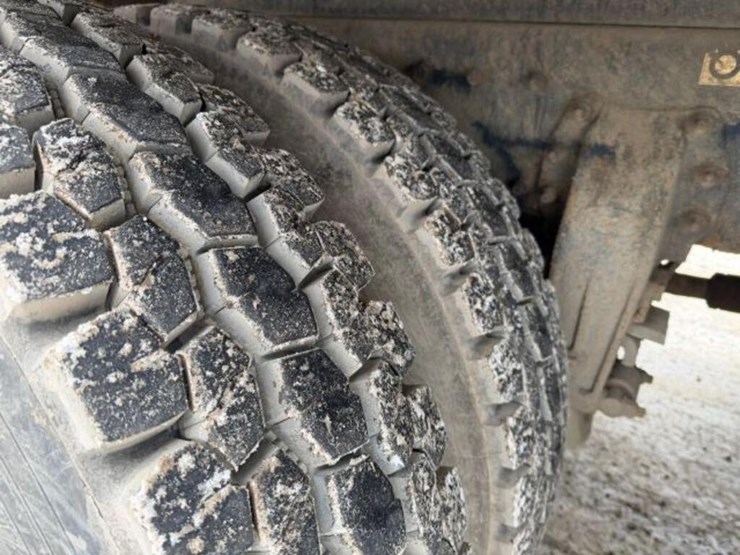 2017-peterbilt-567-image-44