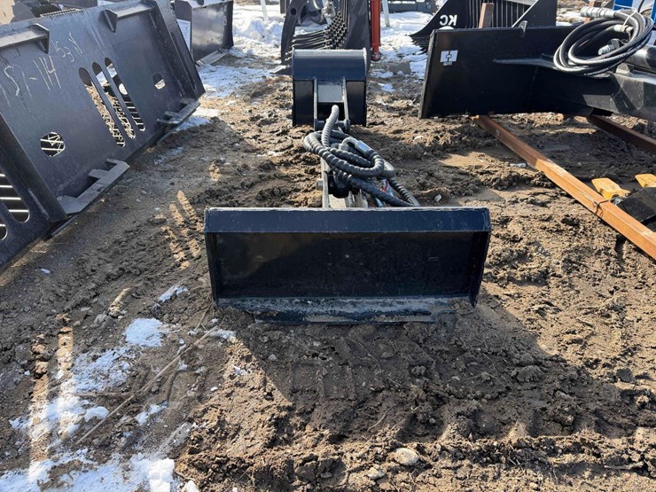 skid-steer-backhoe-image-4