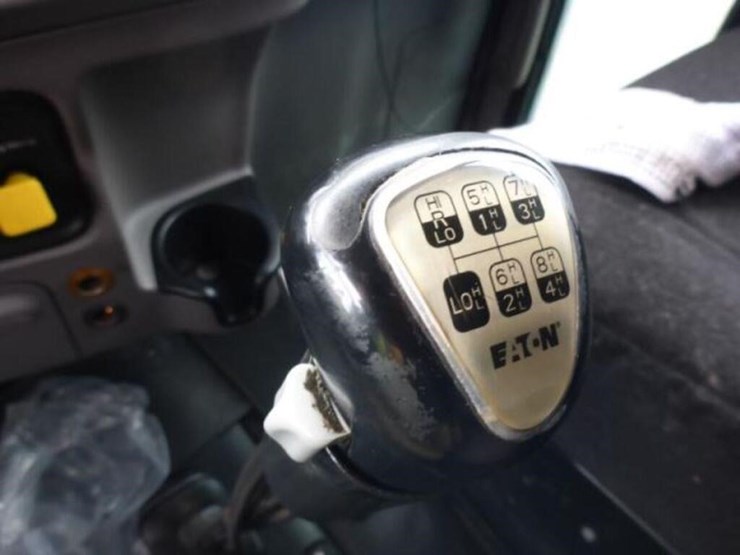 2015-peterbilt-367-image-12