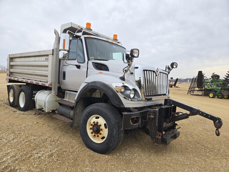 2014-international-7400-image-3